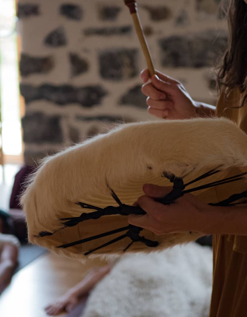 voyage au tambour chamanique avec Charlotte HOEFMAN